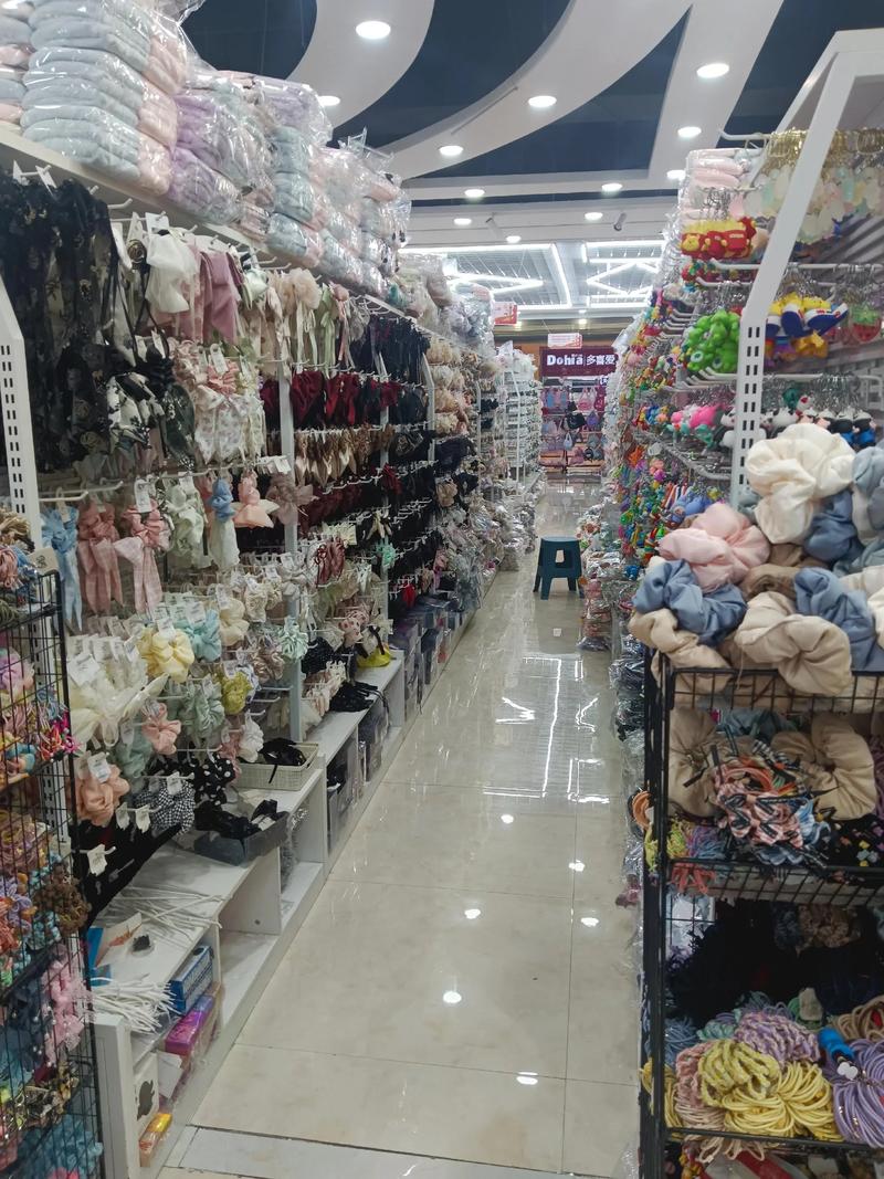近年来，随着经济的稳步发展和居民收入水平的不断提高，我国的服务消费市场展现出强劲的增长态势。本文通过数据对比分析、行业趋势解读以及具体案例剖析，旨在深入探讨服务消费增势良好的原因及其背后的影响因素。